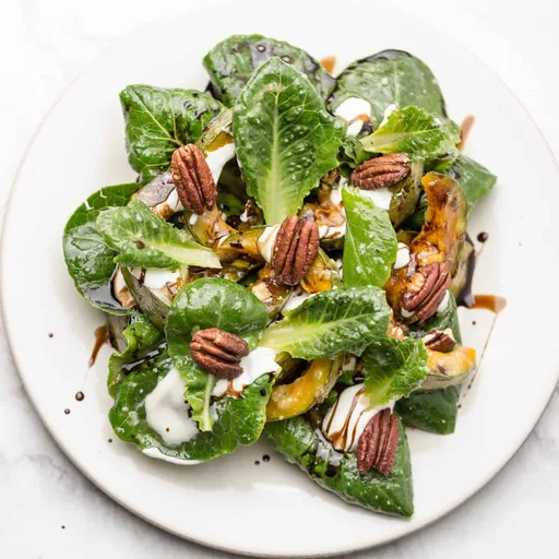 Ensalada de calabaza asada con queso de cabra y nueces pecanas