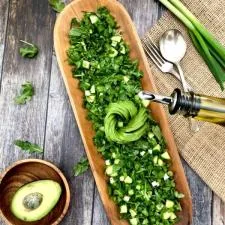 Ensalada de rúcula y aguacate