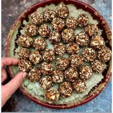 Date Almond Balls