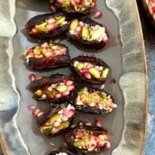 Dátiles con queso de cabra y miel