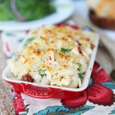 Gratinado cremoso de ajo y hierbas al estilo Alfredo