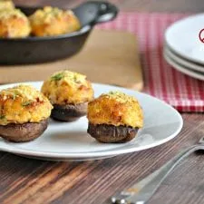 Champiñones rellenos de cangrejo y bacón