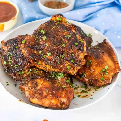 Muslos de pollo a la barbacoa a la parrilla
