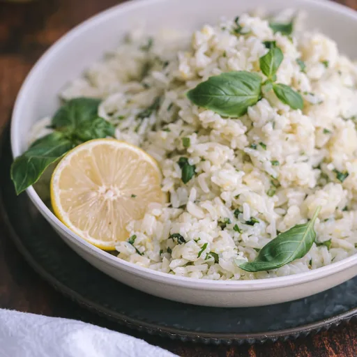 Arroz con limón y albahaca