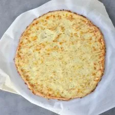 Masa de pizza keto baja en carbohidratos sin frutos secos