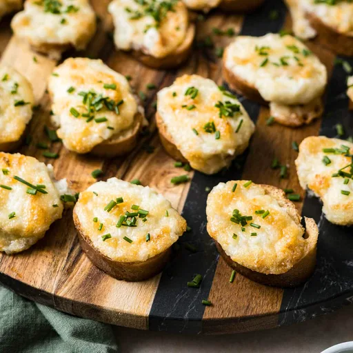 Crostini Horneados de Parmesano y Cebolla