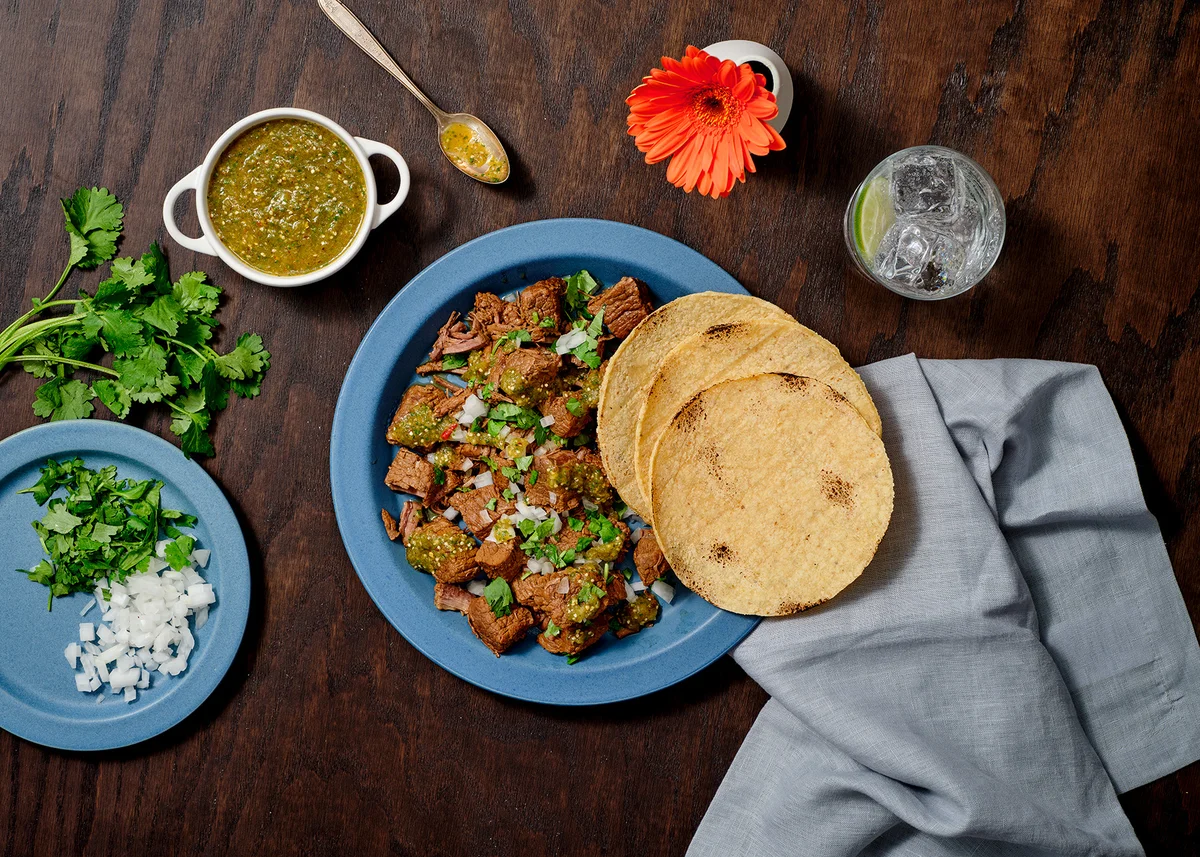 Tacos de Suadero con Salsa Verde con Chiles Mixtos