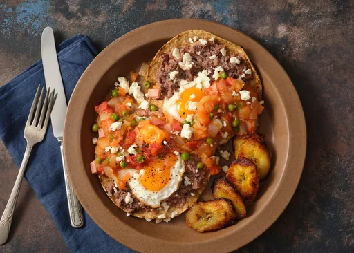 Huevos motuleños