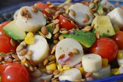 Ensalada picada de aguacate y palmitos