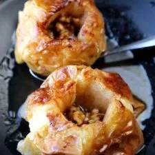 Manzanas asadas con nueces y sidra