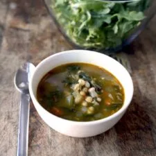 Sopa de alubias blancas con acelgas