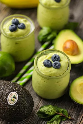 Batido tropical de aguacate