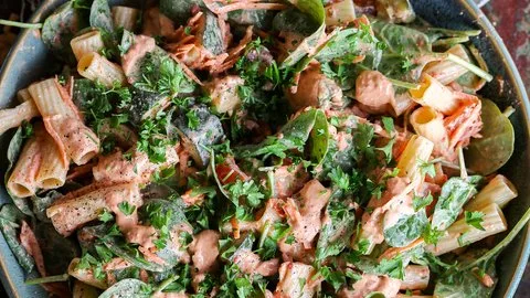 Ensalada de pasta con hummus
