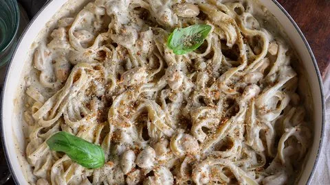 Pasta alta en proteínas cremosa al estilo Alfredo