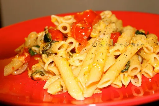 Pasta penne con tomates cherry