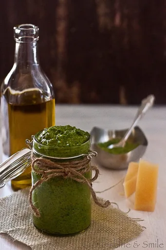 Pesto de espinacas con ajo asado