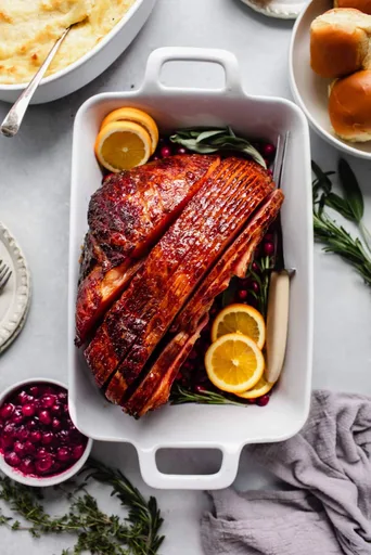 Jamón glaseado con azúcar moreno y mostaza