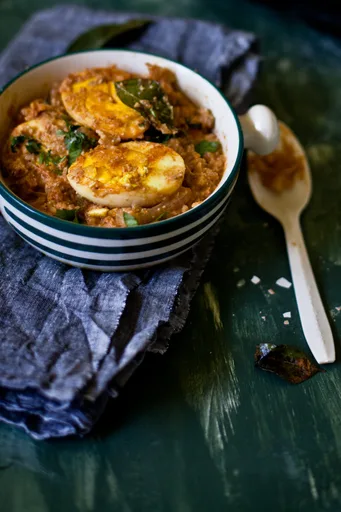 Curry de huevo al coco