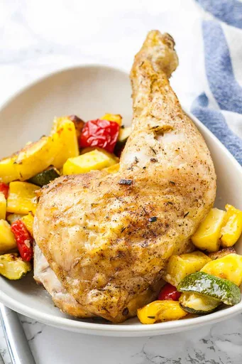 Muslos de pollo al horno con verduras y patatas