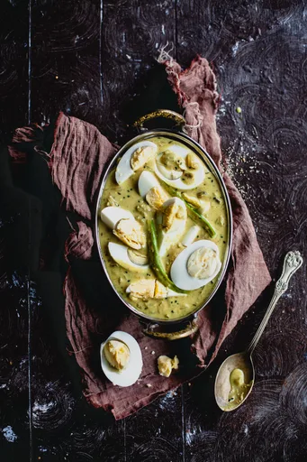 Dim Shorshe (Curry Cremoso de Huevo con Mostaza)