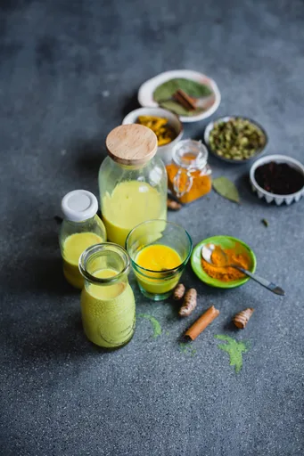 Haldi Doodh (Leche dorada con cúrcuma)