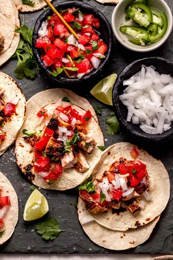 Tacos callejeros de pollo a la parrilla