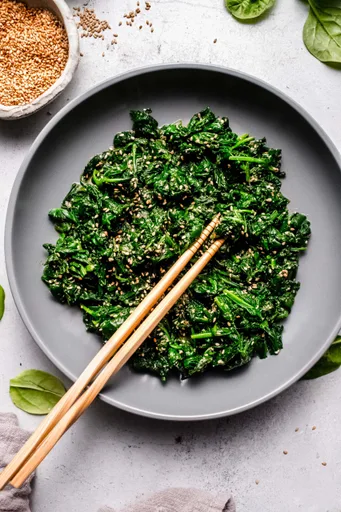 Ensalada japonesa de espinacas