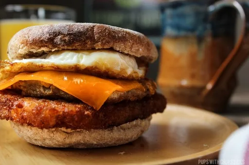 Sándwich de desayuno (con patata hash brown)