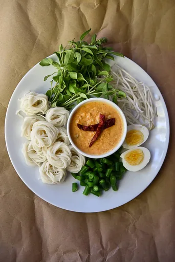 Noodles with Fish Curry | Khanom Jeen Nam Ya | ขนมจีนน้ำยา