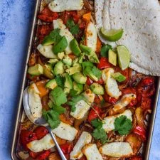 Fajitas de queso halloumi al horno