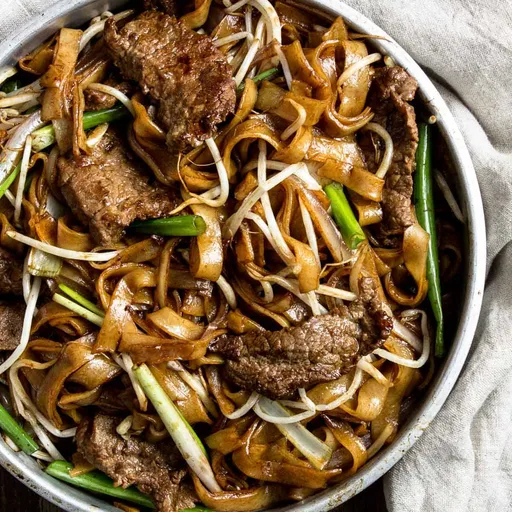 Beef Chow Fun (干炒牛河)