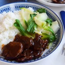 Cerdo a las Cinco Especias con Pak Choi y Arroz Jazmín en 15 Minutos