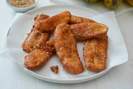 Postre de plátanos fritos tailandeses