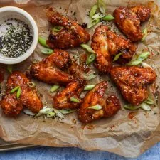 Alitas de pollo fritas estilo coreano en freidora de aire