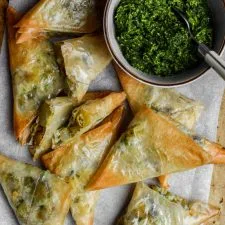 Samosas en freidora de aire con masa filo