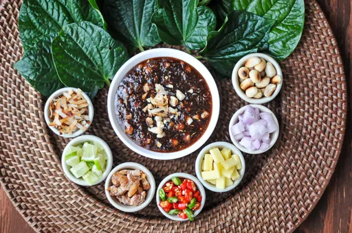 Miang Kham (Betel leaf wrap)