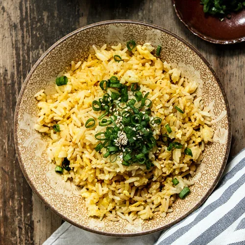 Arroz frito con huevo fácil (5 ingredientes)