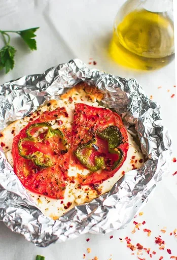 Feta al horno en papillote (Feta Psiti)