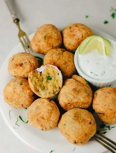 Croquetas de garbanzos - Falafel al estilo griego (con salsa de yogur y menta)