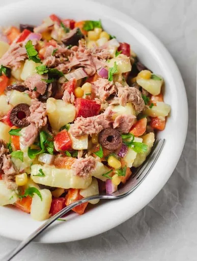 Ensalada saludable de patata y atún (sin mayonesa)