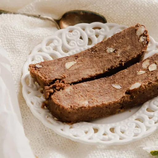 Jalva de chocolate con tahini y almendras