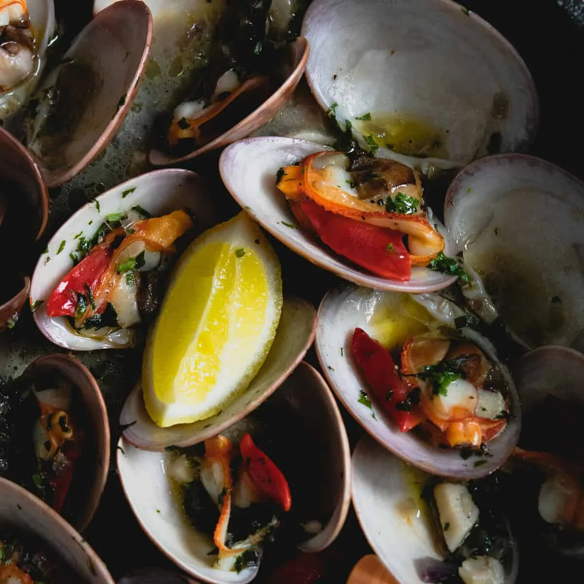 Simple Steamed Clams In White Wine And Garlic