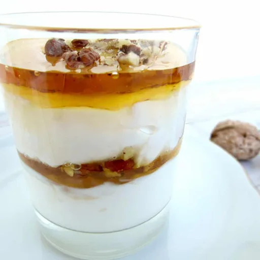 Yogur griego con miel y nueces