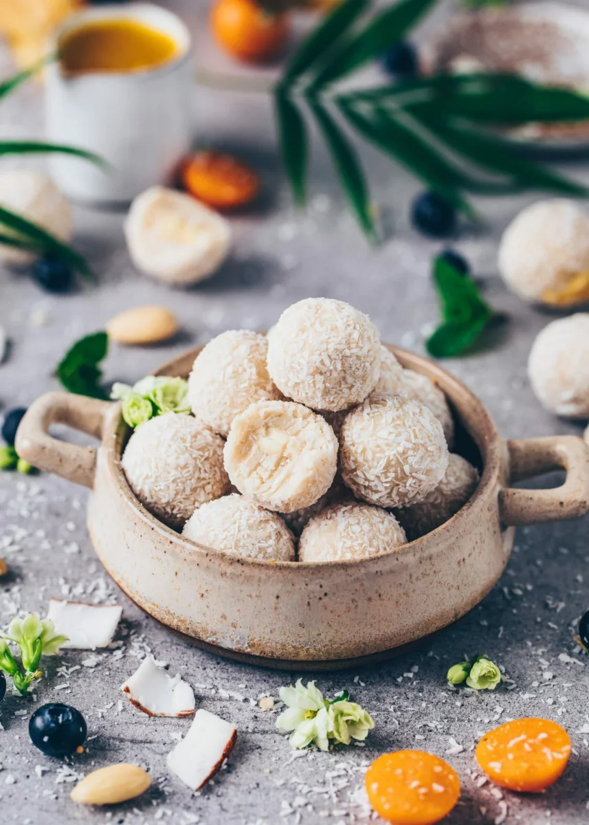 Vegan Raffaello (Easy Coconut Balls)