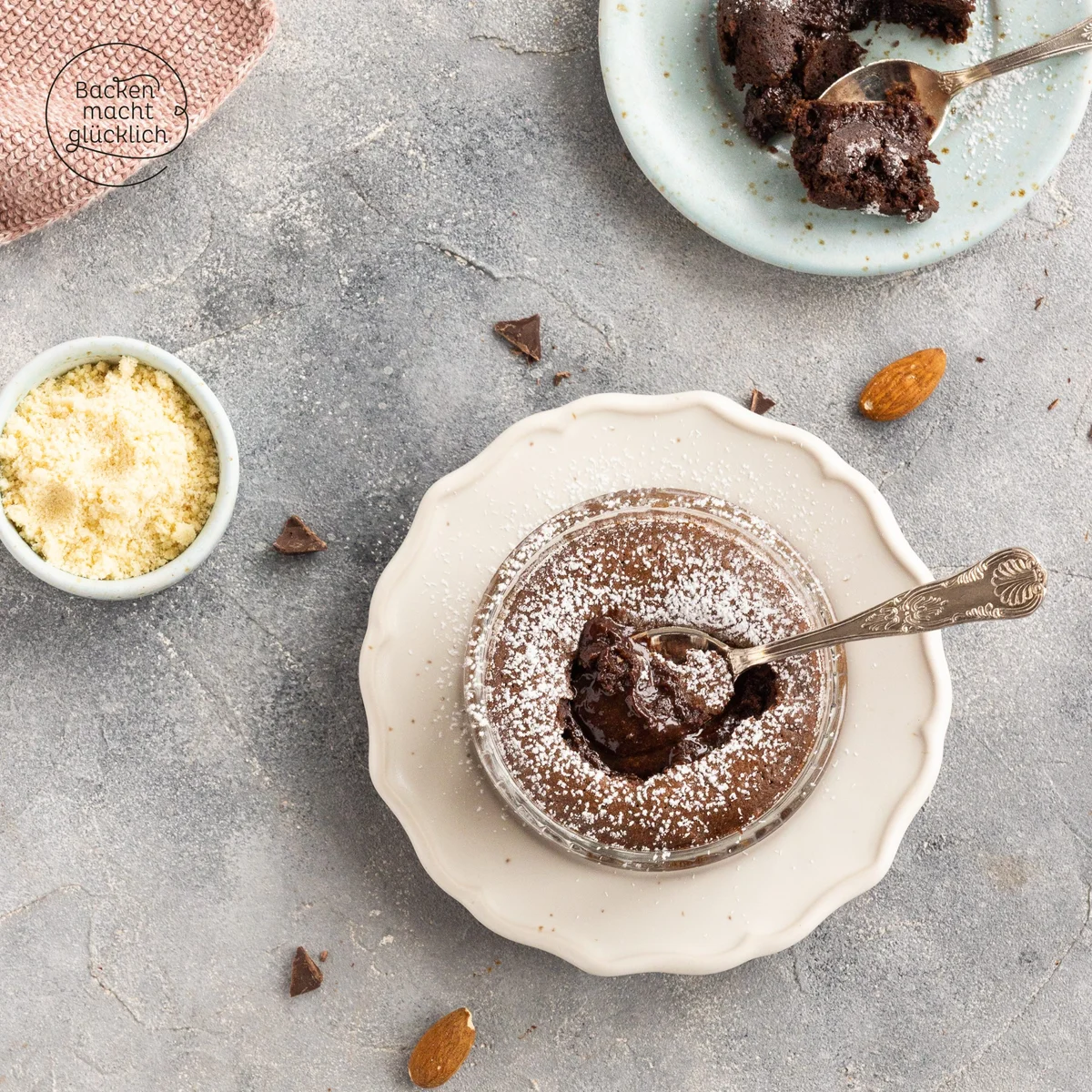 Low-carb lava cake