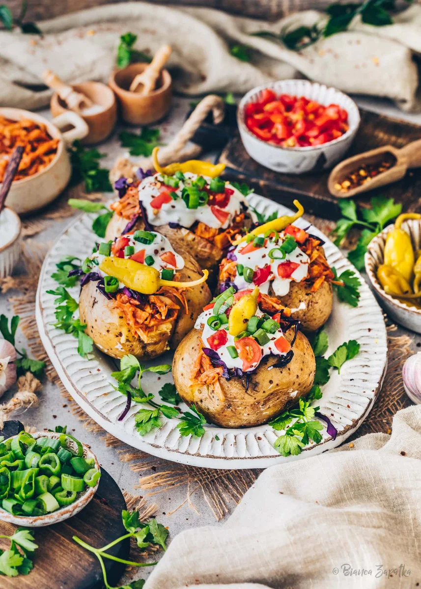 Vegane Kumpir - Backkartoffel mit Pulled Jackfruit