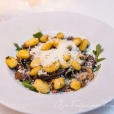 Oxfilépanna med salviabrynt gnocci/gnudi (och lite tryffel)