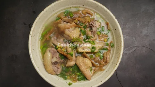 Gà nấu măng khô