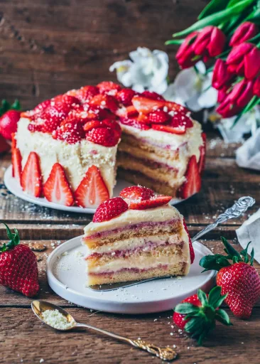 Strawberry Cream Cake