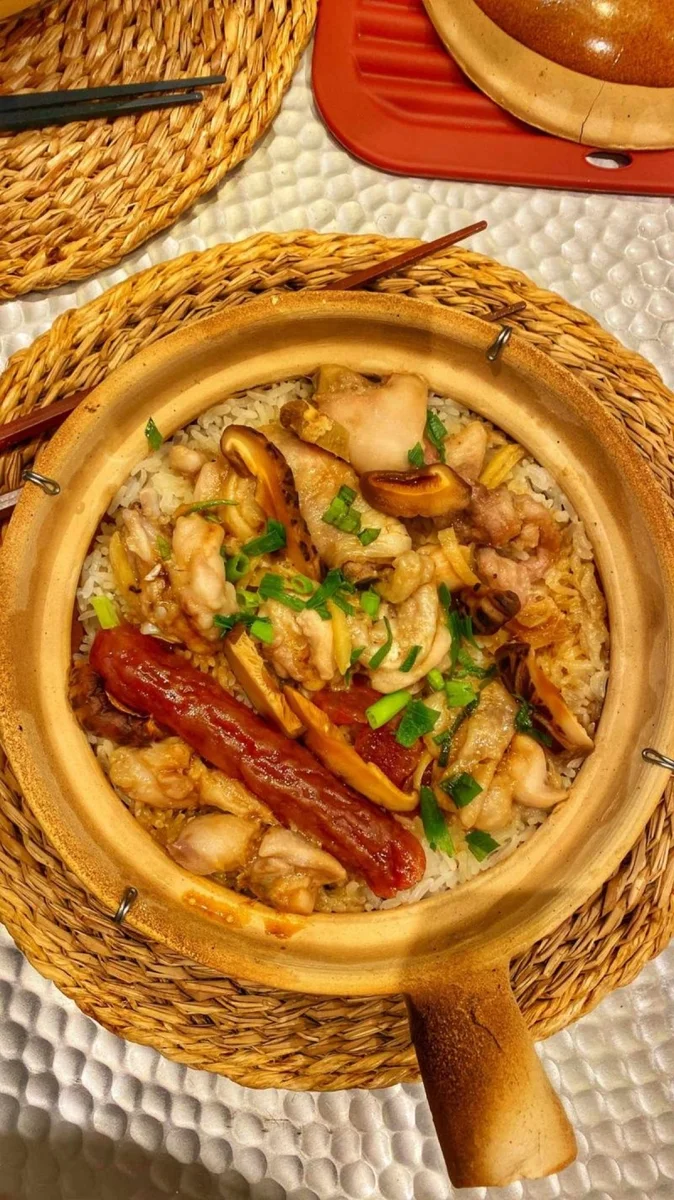 Chinese Sausage and Chicken Claypot Rice